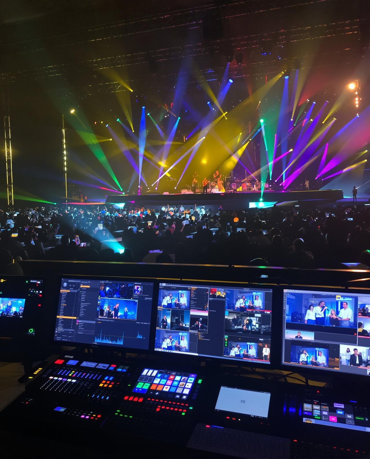 影视影院音乐节现场LIVE精剪的多机位后期合成工作场景